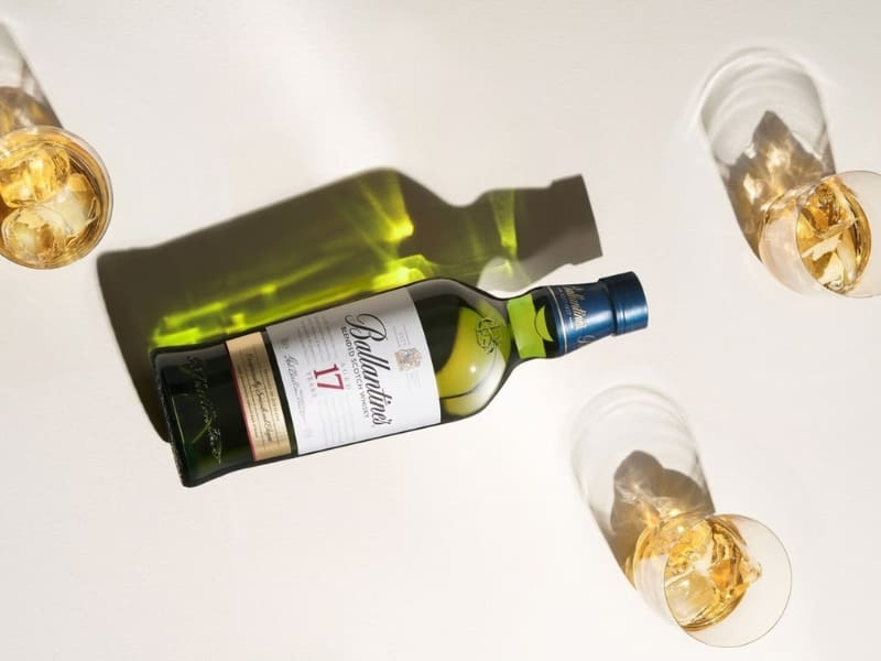 giá chai ballantines 17